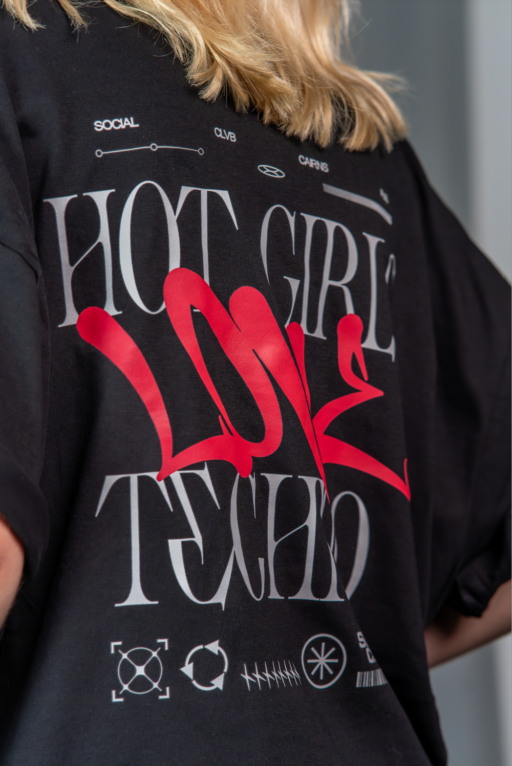 HOT GIRLS LOVE TECHNO