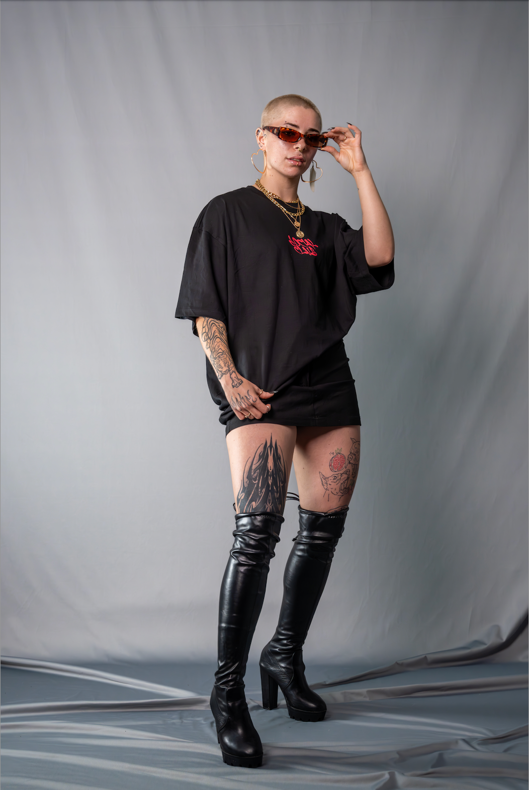 HOT GIRLS LOVE TECHNO